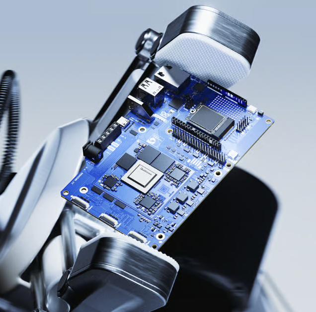 Arduino VENTUNO Q - Edge-AI SBC mit 40 TOPS & 16GB RAM